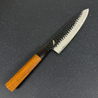 Cuchillo Japonés de Cocina Chef de Acero Damasco 3 capas 35,5 cm Toshiro Rauka en uso