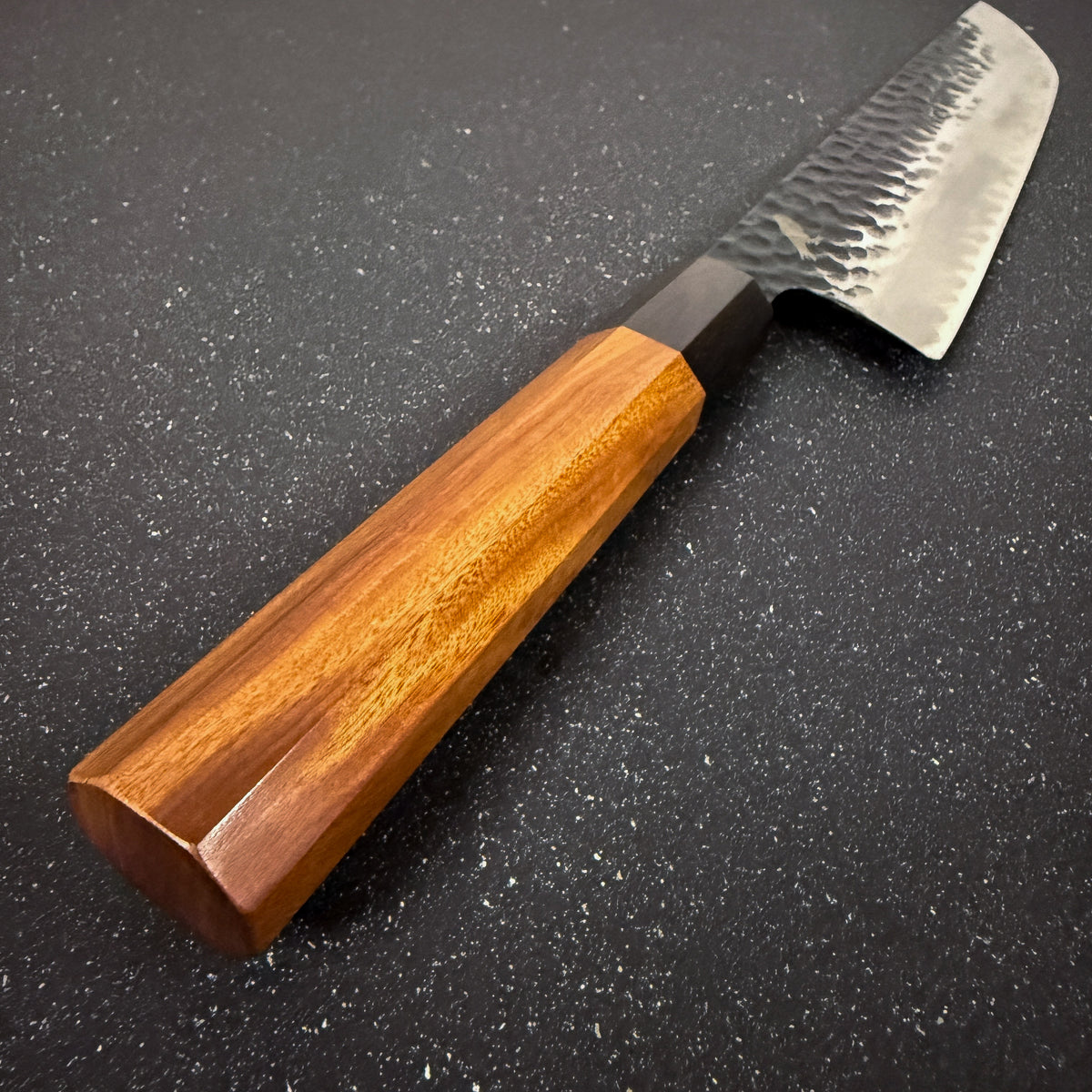 Cuchillo Japonés de Cocina Sakimaru de Acero Damasco 3 capas 36 cm Mika Rauka en uso