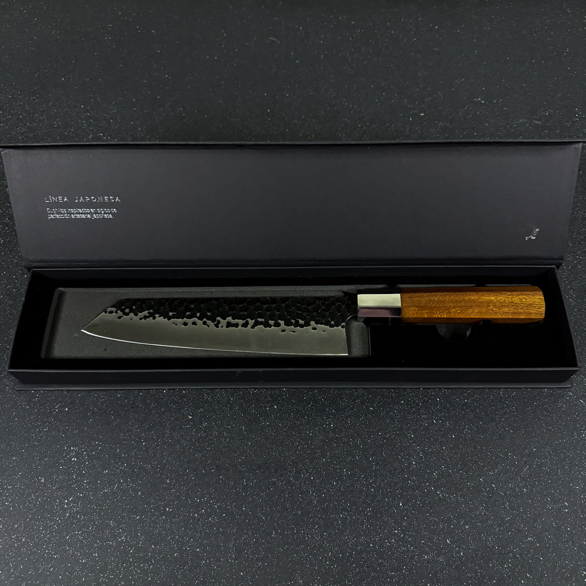 Cuchillo Japonés Kiritsuke de Cocina de Acero Inoxidable 35 cm Fuji Rauka en uso