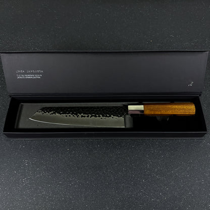 Cuchillo Japonés Kiritsuke de Cocina de Acero Inoxidable 35 cm Fuji Rauka en uso