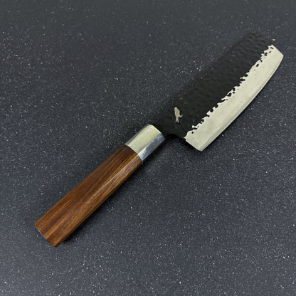 Cuchillo Japonés Nakiri de Cocina de Acero Inoxidable 32 cm Ruki Rauka en uso
