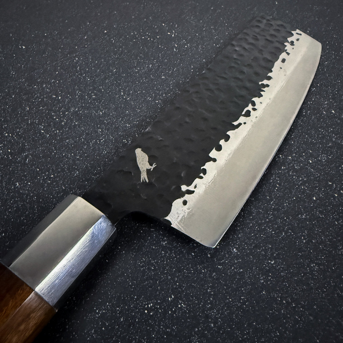 Detalle del filo de cuchillo japonés nakiri de cocina de acero inoxidable 32 cm Ruki Rauka