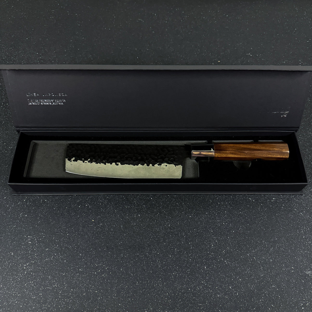Vista lateral de cuchillo japonés nakiri de cocina de acero inoxidable 32 cm Ruki Rauka