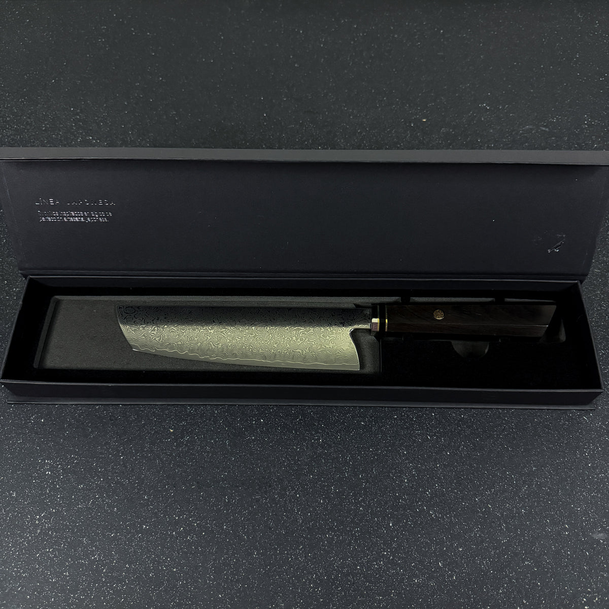 Vista lateral de cuchillo japonés nakiri damasco 32 cm Tora Rauka