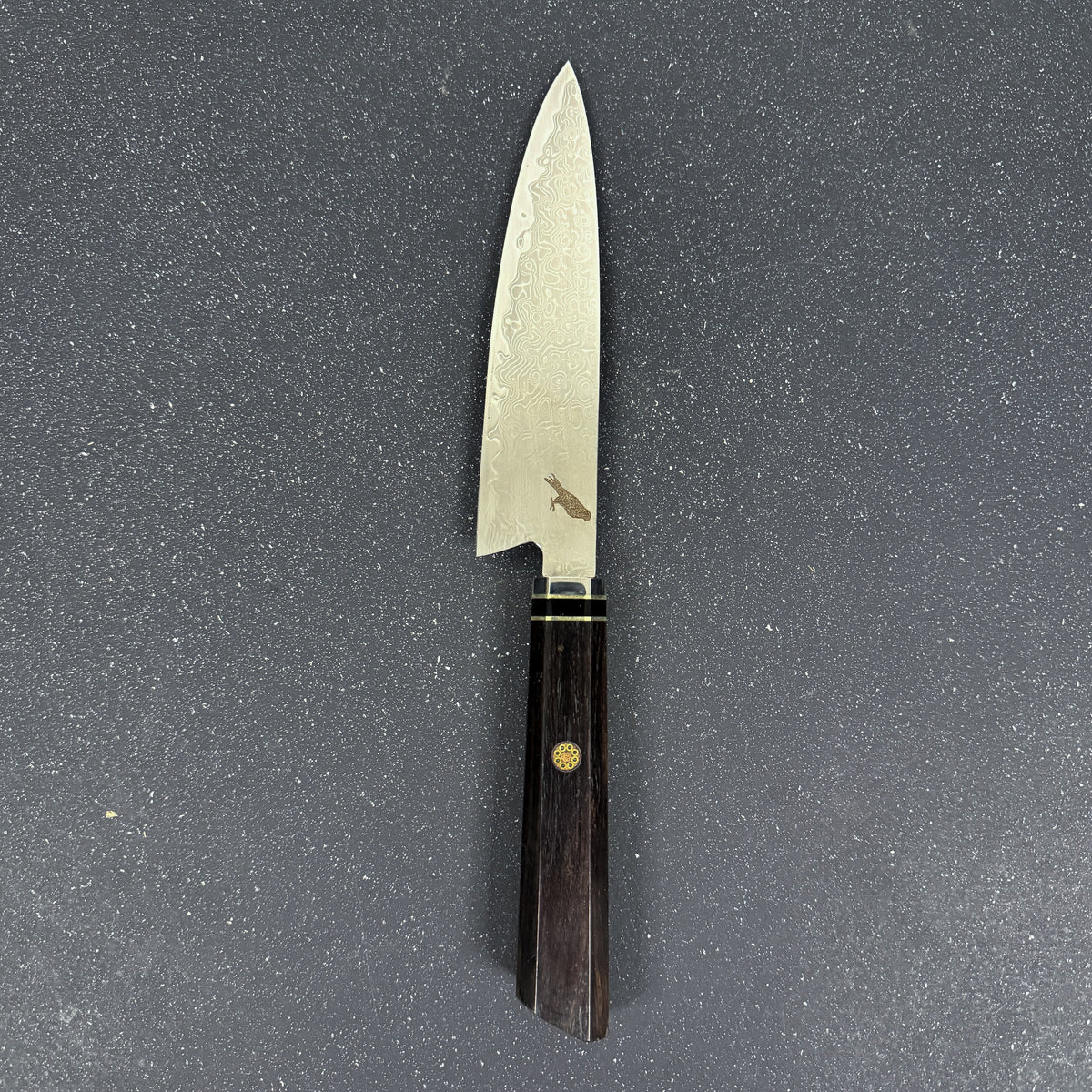 Vista completa de cuchillo japonés puntilla damasco 27 cm Iwa Rauka