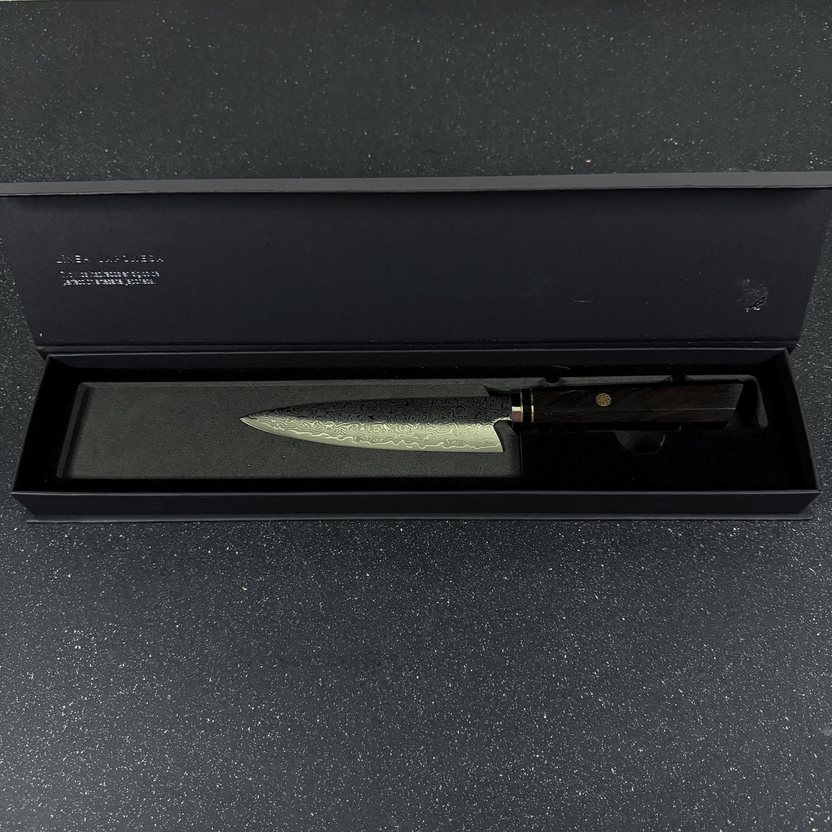 Vista lateral de cuchillo japonés puntilla damasco 27 cm Iwa Rauka