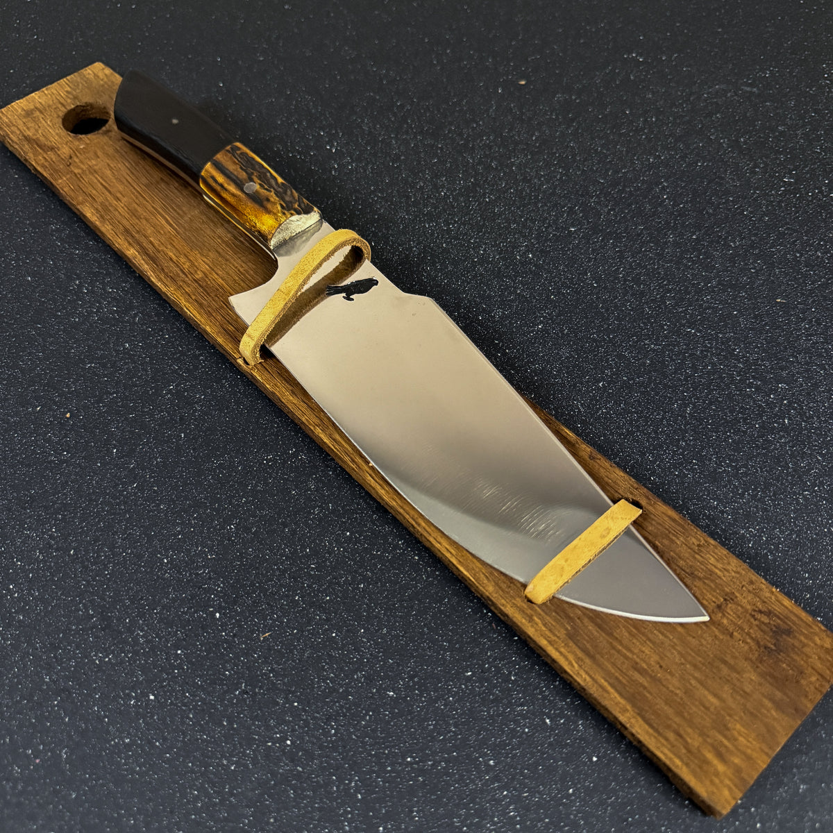 Vista lateral de cuchillo parrillero 32 cm Concón versión 2 Rauka