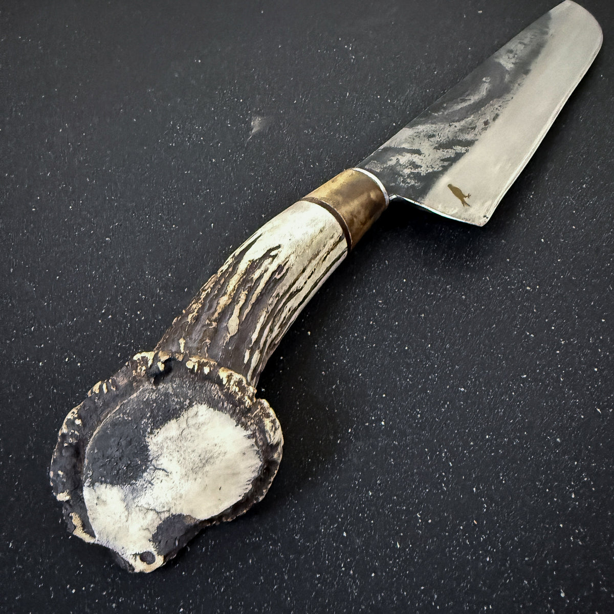 Detalle de cuchillo parrillero 44 cm Ciprés Rauka