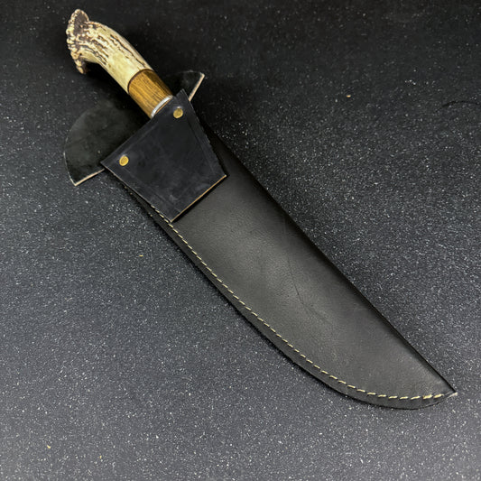 Detalle de la funda de cuchillo parrillero 44 cm Ciprés Rauka