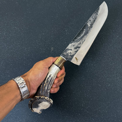Detalle del mango de cuchillo parrillero 44 cm Ciprés Rauka
