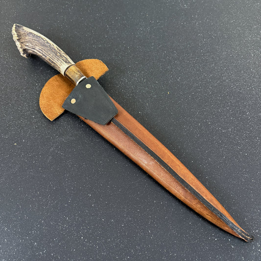 Detalle del mango de cuchillo parrillero 47 cm Futaleufú Rauka