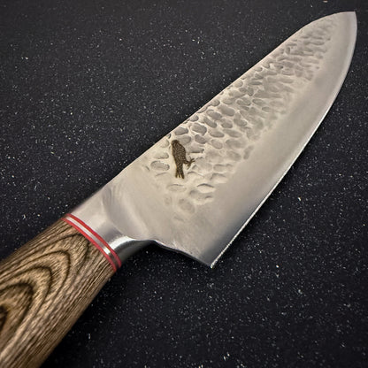 Detalle del mango de cuchillo parrillero de acero inoxidable 34 cm Huemul Rauka