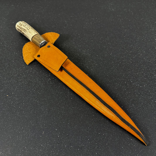 Vista lateral de cuchillo parrillero artesanal 44 cm Futaleufú Rauka