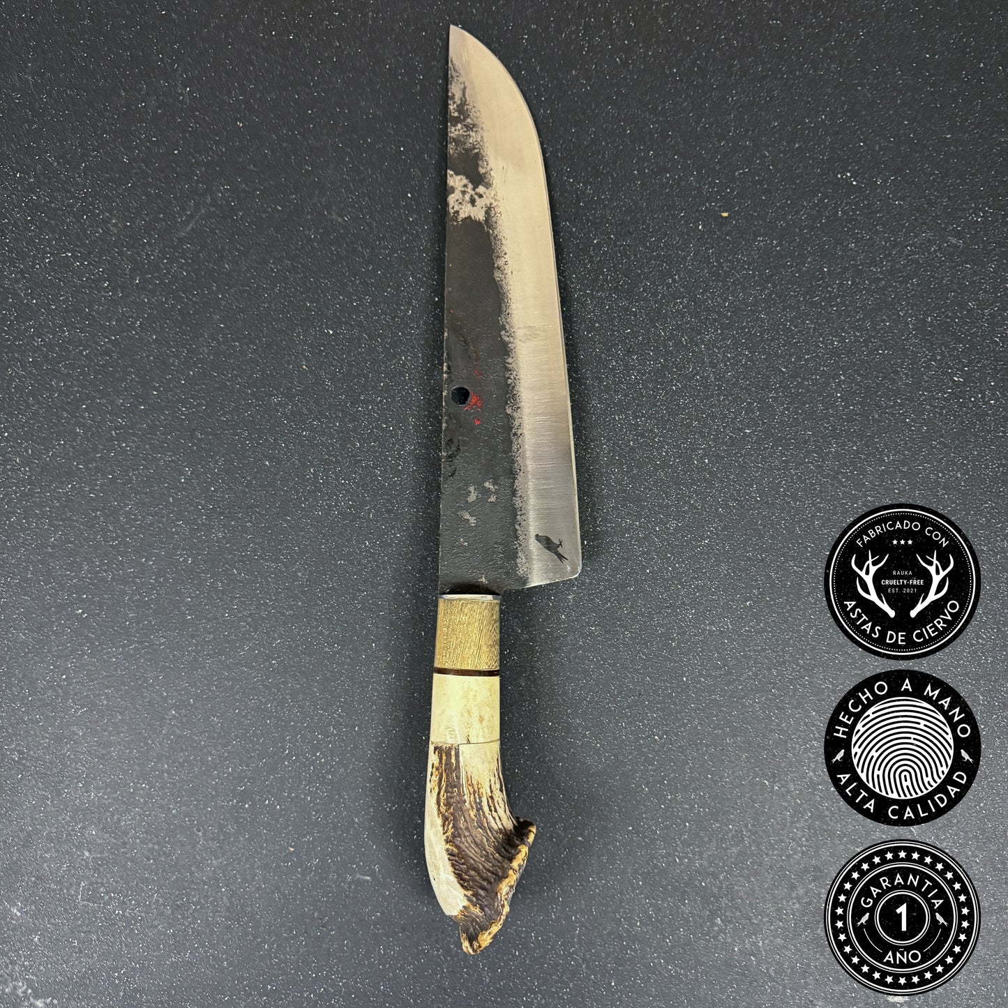 Cuchillo parrillero artesanal Ciprés Rauka forjado a mano