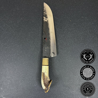 Cuchillo parrillero artesanal Ciprés Rauka forjado a mano