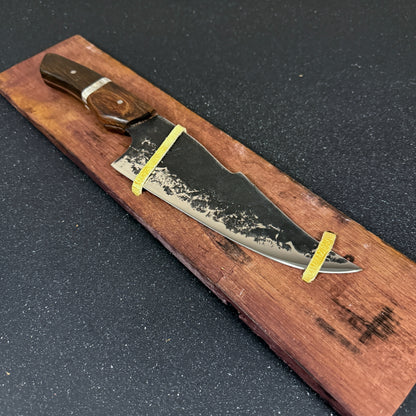 Vista lateral de cuchillo parrillero forjado 33 cm Concón Rauka