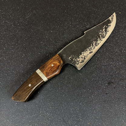 Detalle del mango de cuchillo parrillero forjado 33 cm Concón Rauka