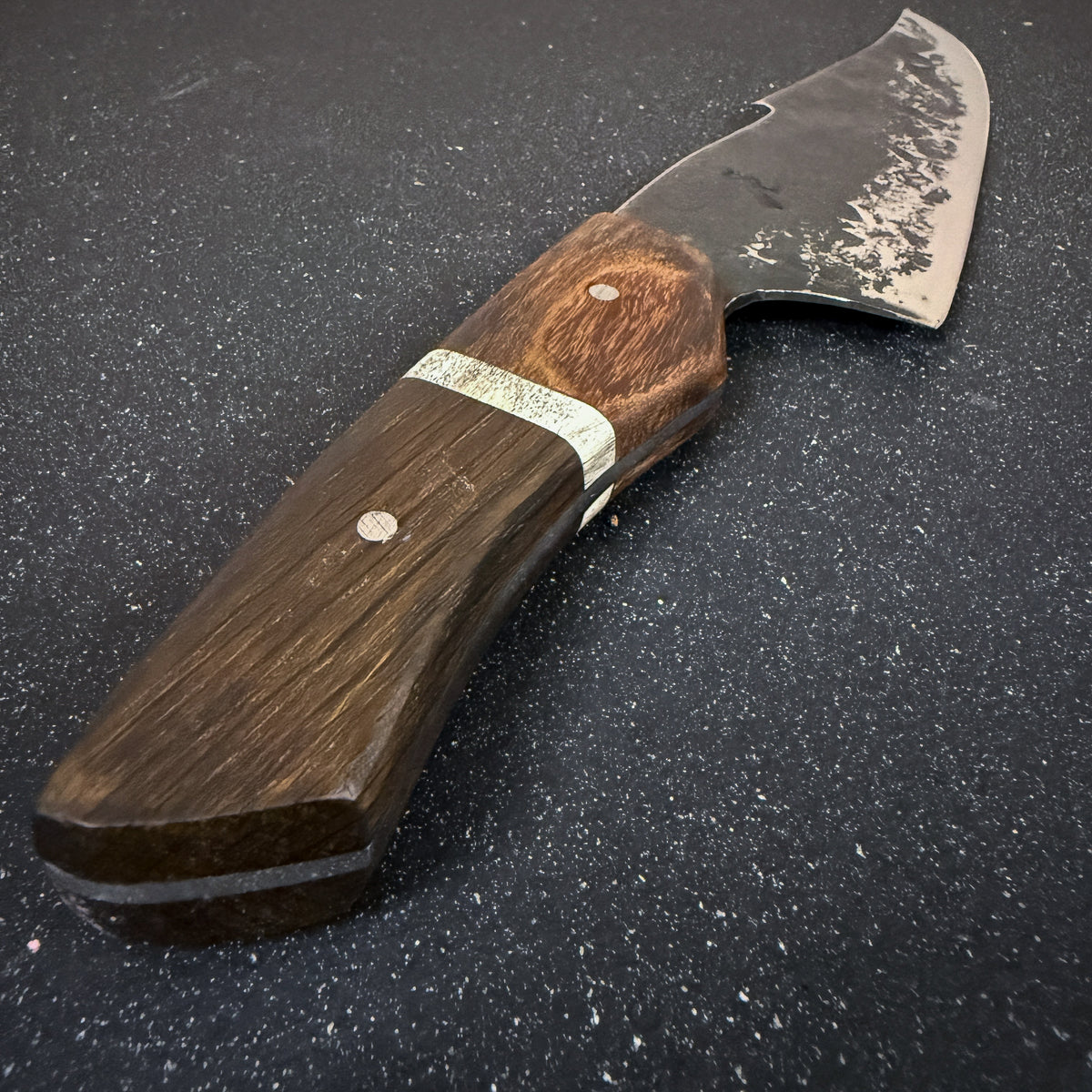 Vista superior de cuchillo parrillero forjado 33 cm Concón Rauka