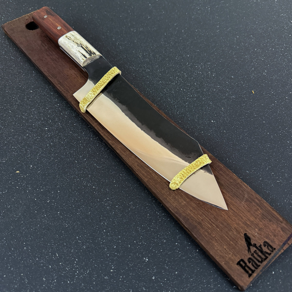 Vista lateral de cuchillo santoku forjado 32 cm Carpintero Rauka