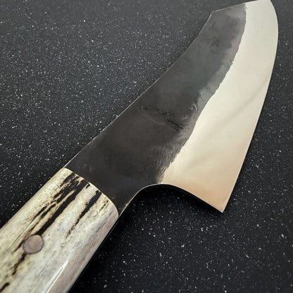 Detalle del mango de cuchillo santoku forjado 32 cm Carpintero Rauka