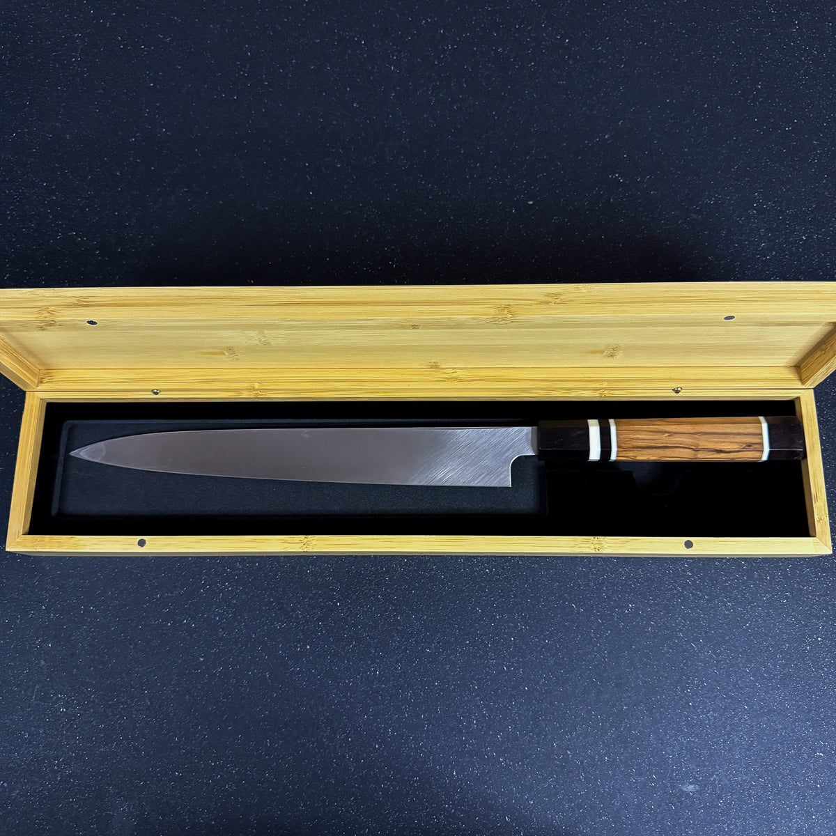 Cuchillo Sashimi Yanagiba Japones de Acero 10Cr15CoMoV "Shiranami"