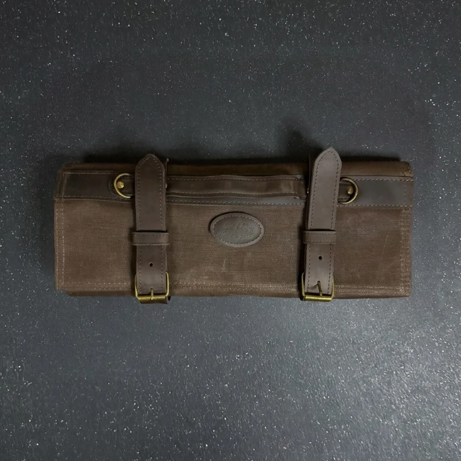 Estuche Profesional para 12 Cuchillos en Lona Encerada y Cuero “Morral Café”