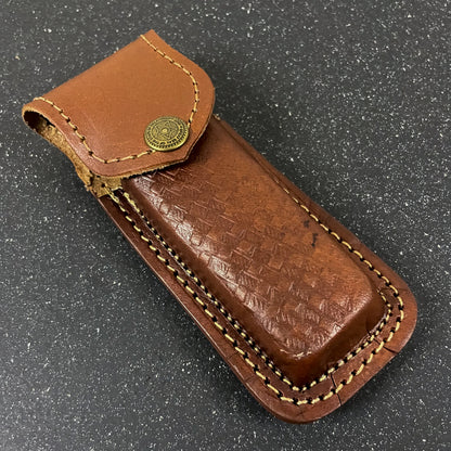 Detalle de la funda de navaja de acero damasco 20 cm Petrohué Rauka