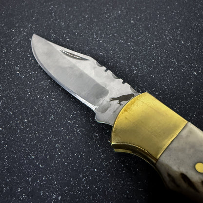 Detalle del mango de navaja de acero inoxidable 17,5 cm Ciervo Rauka