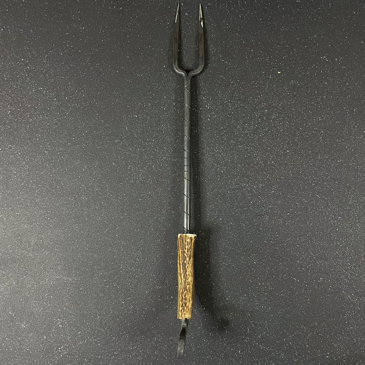 Pincho Parrillero Forjado con destapador 44 cm Pehuenche Rauka, vista adicional 1