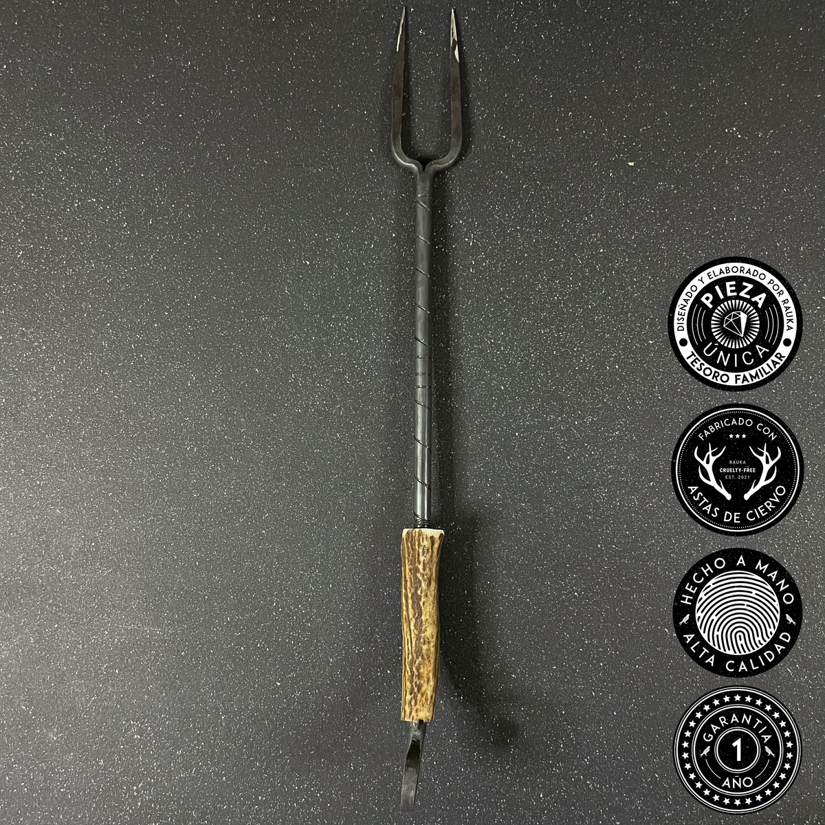 Pincho Parrillero Forjado con destapador 44 cm Pehuenche Rauka