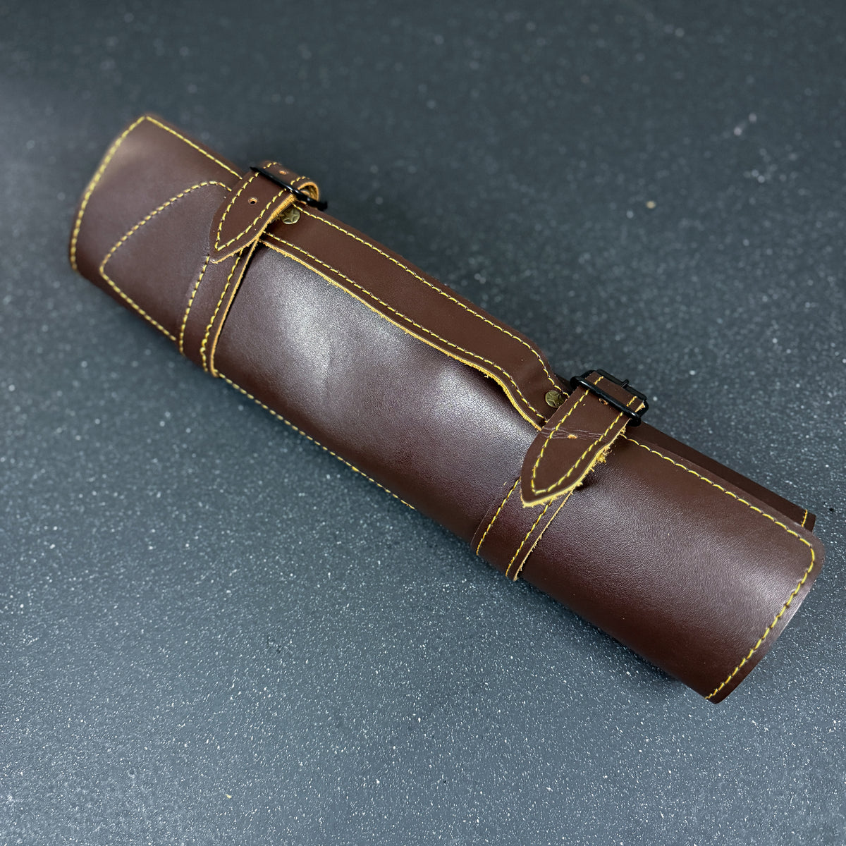 Detalle de set de 3 cuchillos de cocina de acero damasco Huerquehuito Rauka
