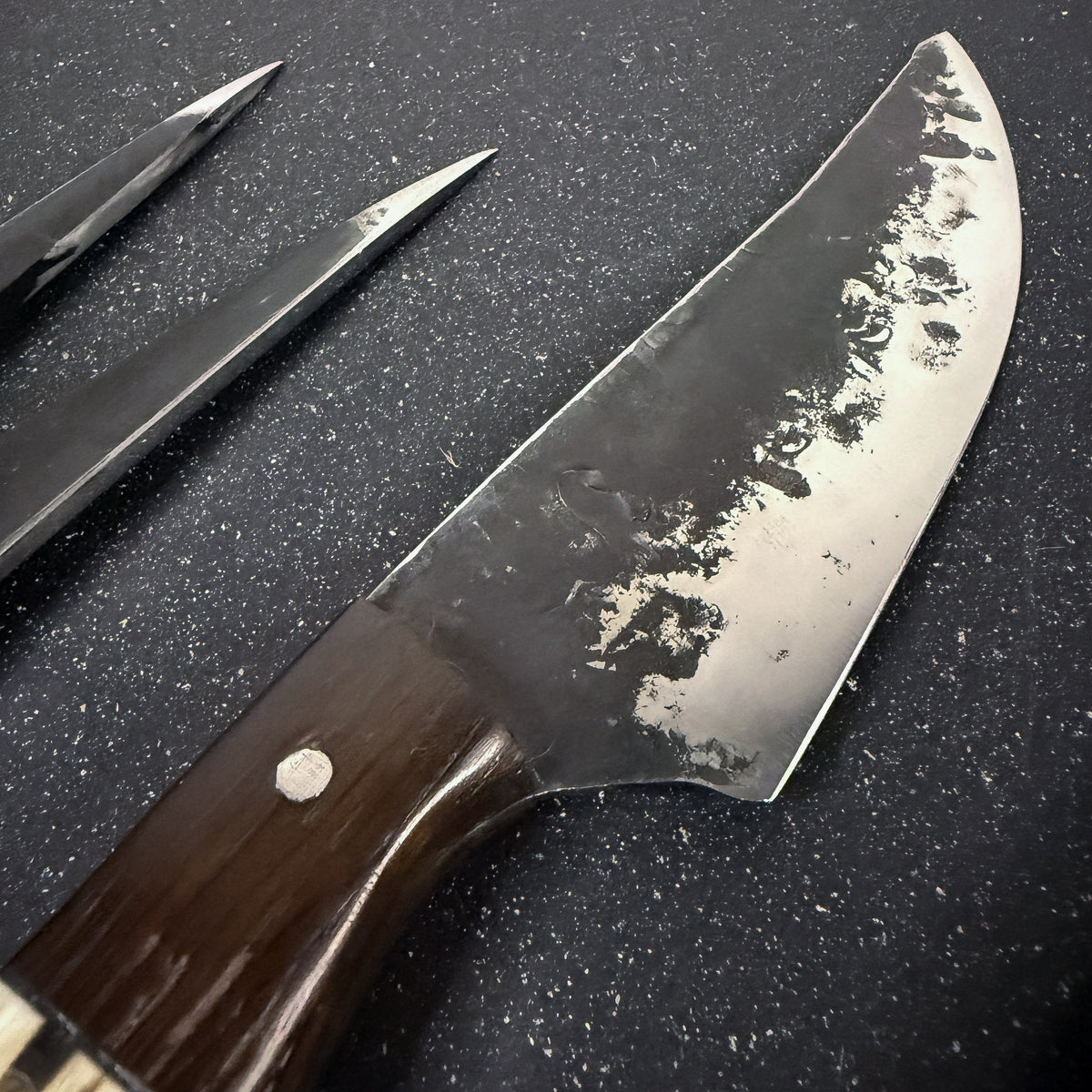 Componentes de set Asador con cuchillo 25 cm, chaira y pincho Rauka