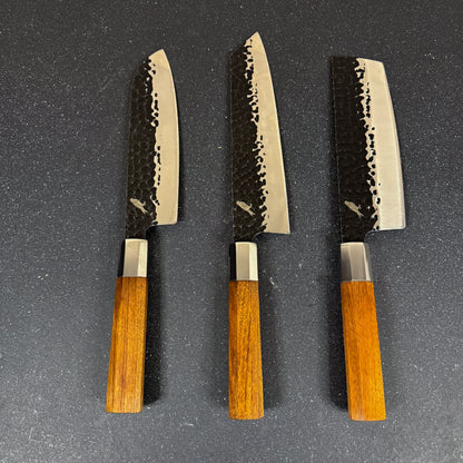 Set de cuchillos de cocina japoneses Rauka con barra magnética para pared