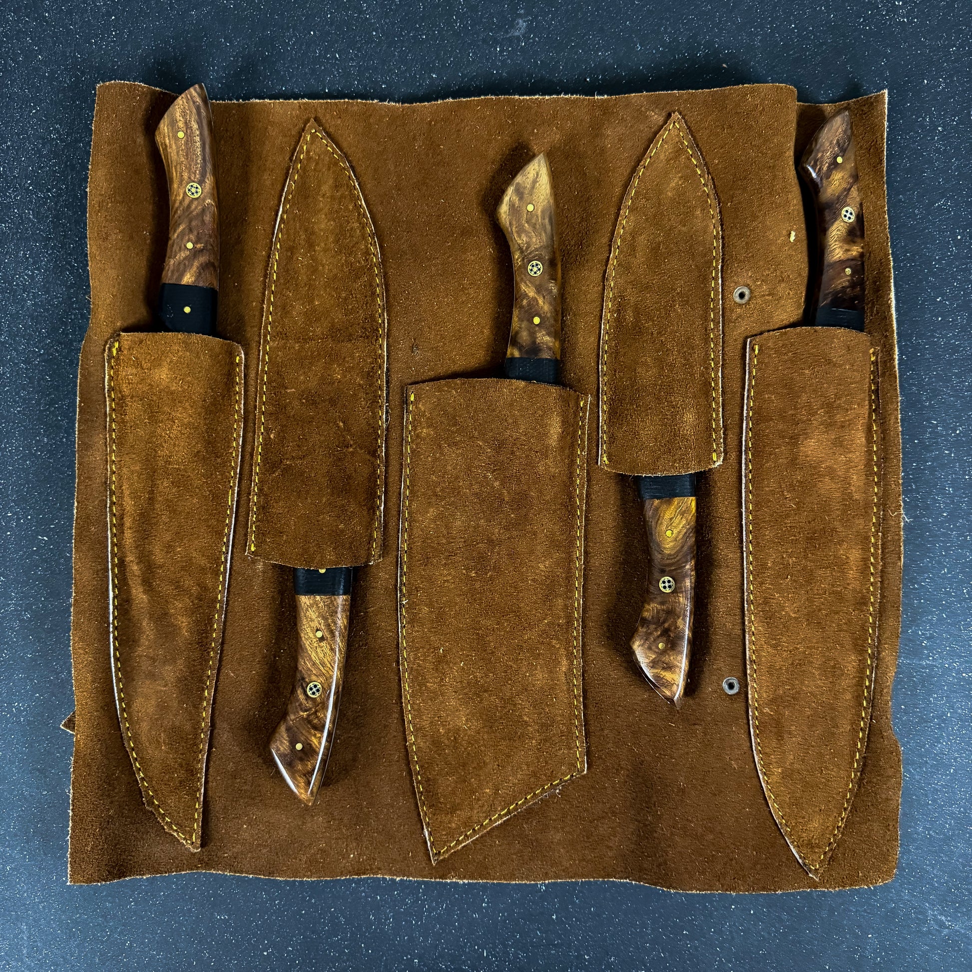 Cuchillos artesanales de acero Damasco Rauka Huerquehue con funda de cuero