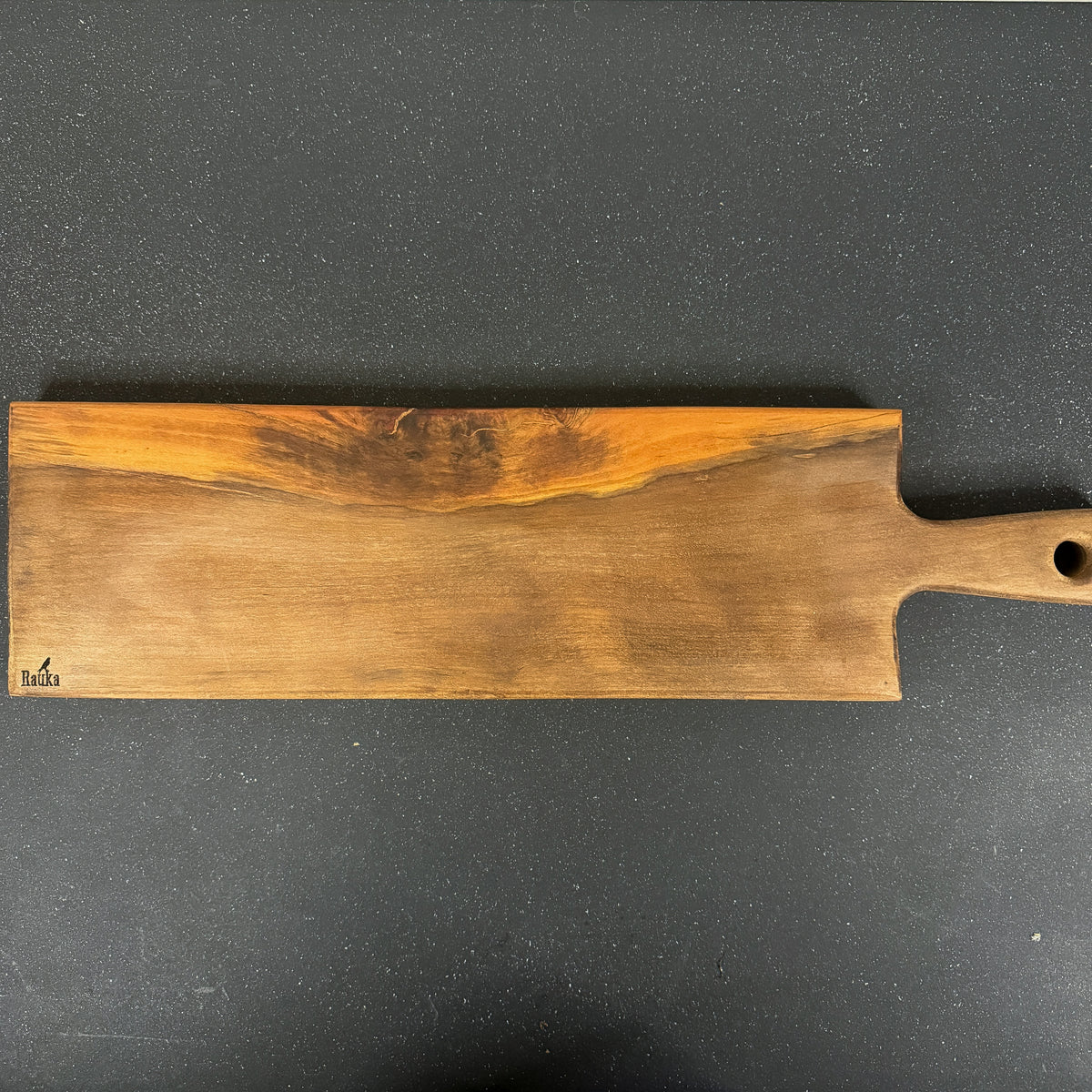 Detalle de la madera de tabla de aperitivo de roble 46x15 cm Rauka