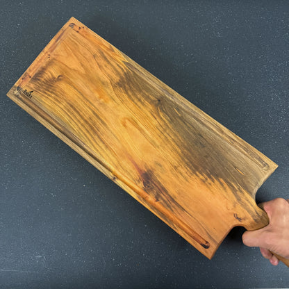 Detalle de la madera de tabla parrillera de roble 47x20 cm Rauka