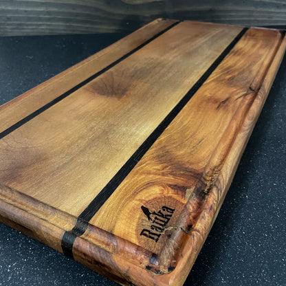 Vista de conjunto de tabla parrillera de roble ensamblada 25x55 cm versión 2 Rauka